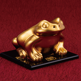 金色に輝く強いカエルの金運を「金持蛙財神」