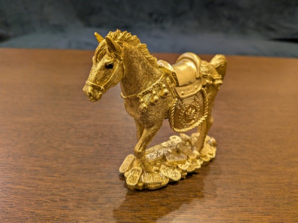 金運黄金大明神(神馬) 左馬前進