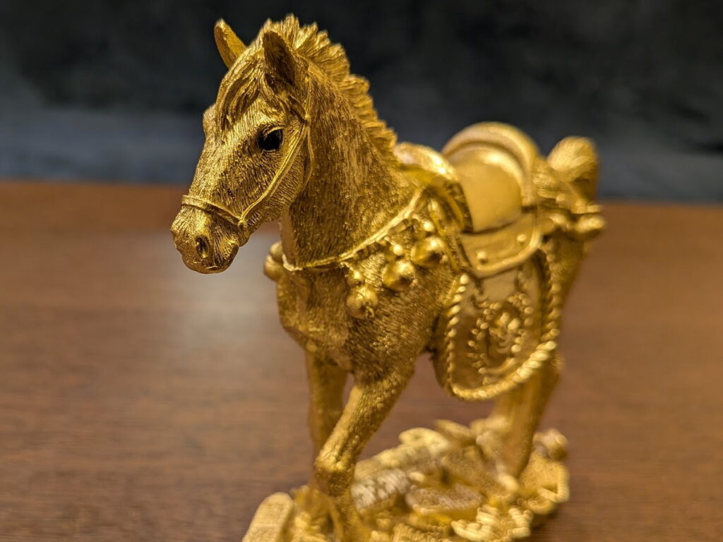 金運黄金大明神(神馬)左馬 顔の表情